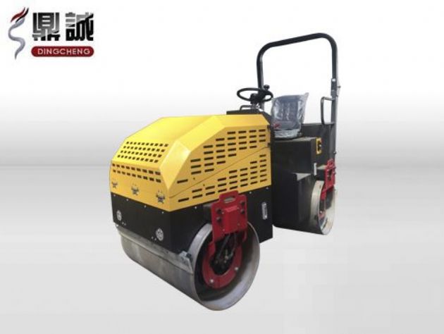點擊查看詳細信息<br>標題：2.5噸全液壓座駕式振動壓路機 閱讀次數：14652
